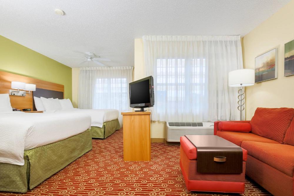 2 Queen Beds interior